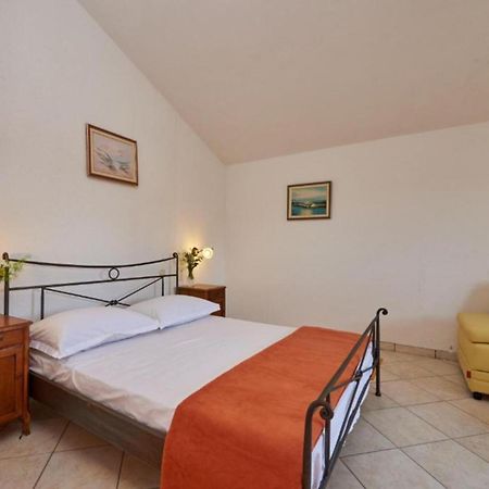 Krknjasi Hotel Veliki Drvenik Buitenkant foto
