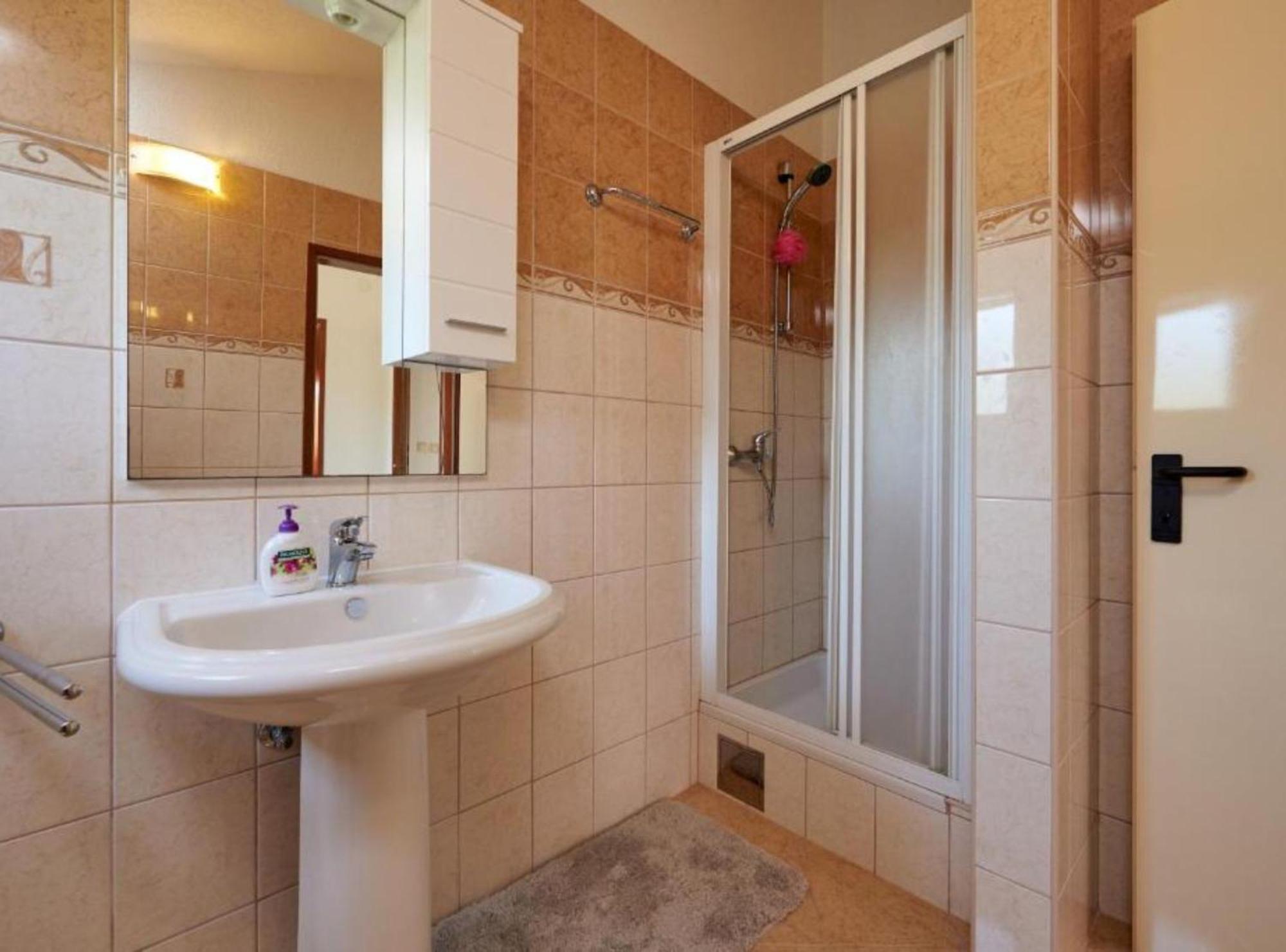 Krknjasi Hotel Veliki Drvenik Buitenkant foto