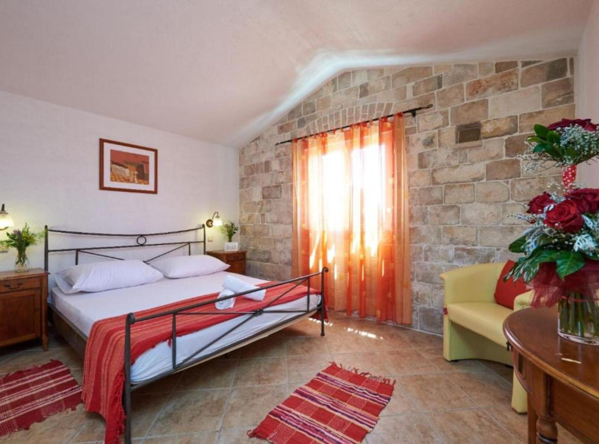 Krknjasi Hotel Veliki Drvenik Buitenkant foto