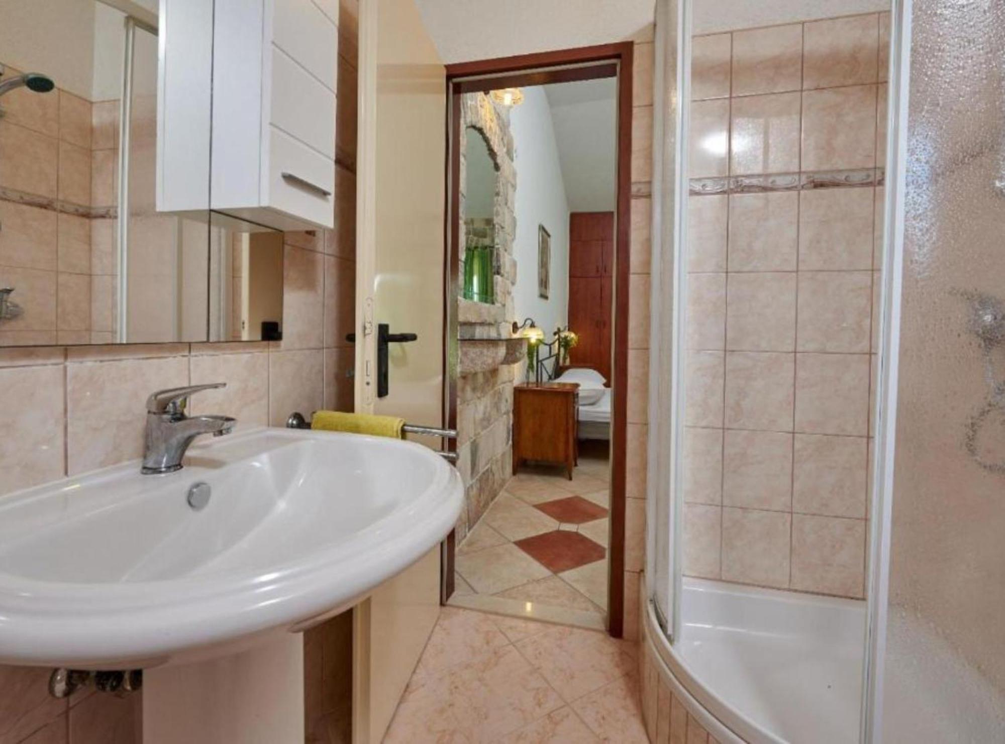 Krknjasi Hotel Veliki Drvenik Buitenkant foto