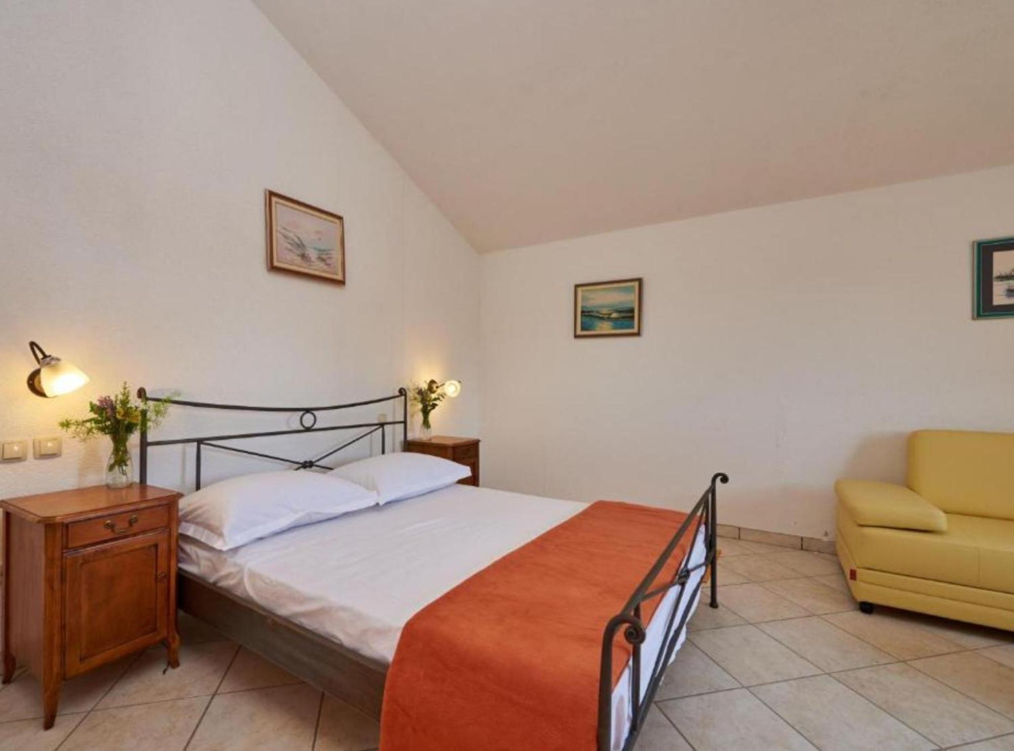 Krknjasi Hotel Veliki Drvenik Buitenkant foto