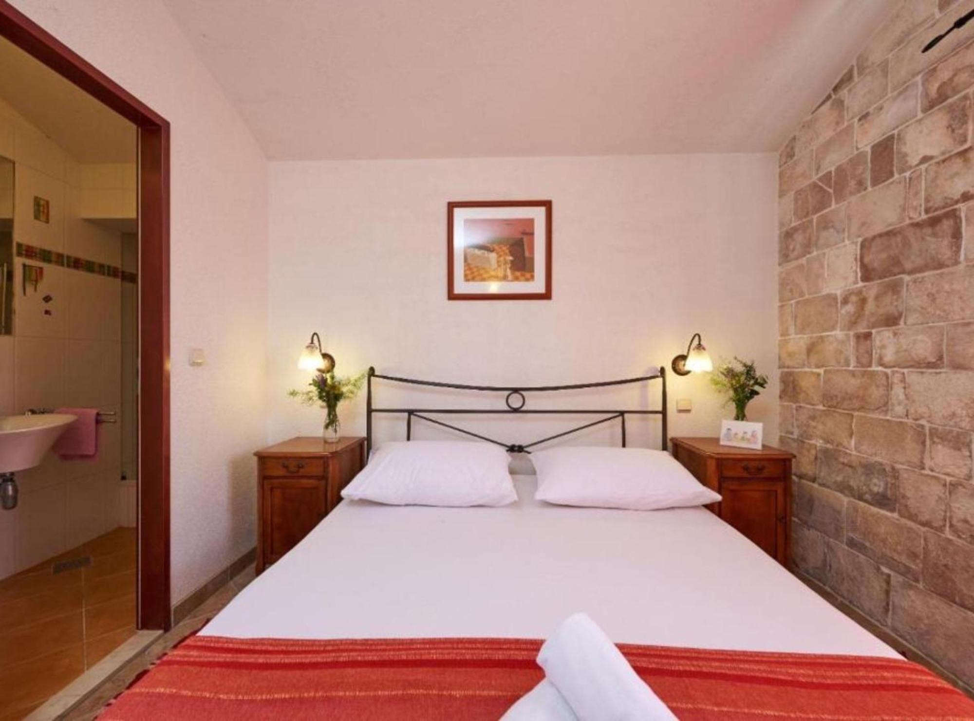 Krknjasi Hotel Veliki Drvenik Buitenkant foto