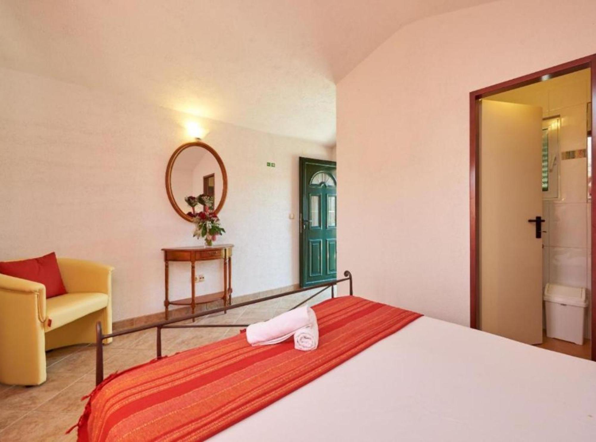 Krknjasi Hotel Veliki Drvenik Buitenkant foto