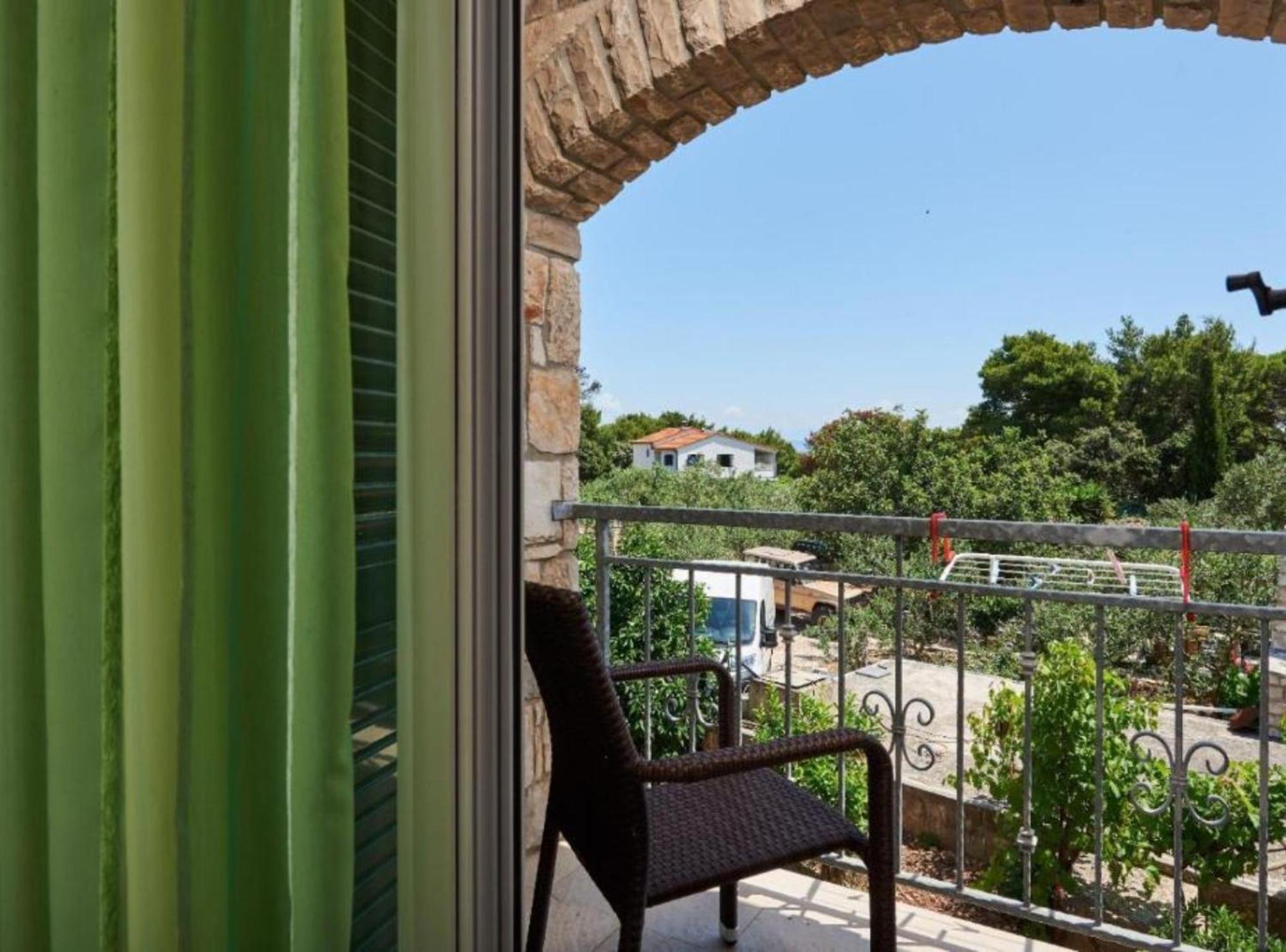 Krknjasi Hotel Veliki Drvenik Buitenkant foto